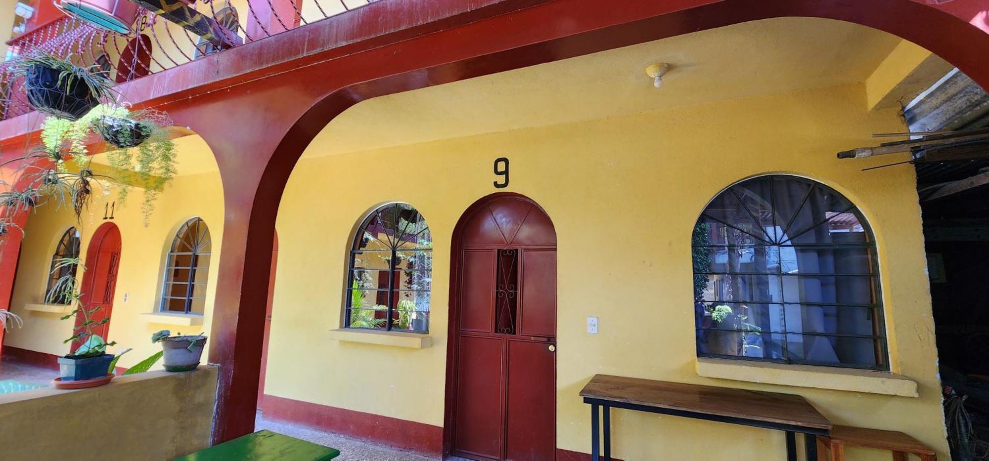 Hospedaje Santo Domingo Panajachel Exterior photo