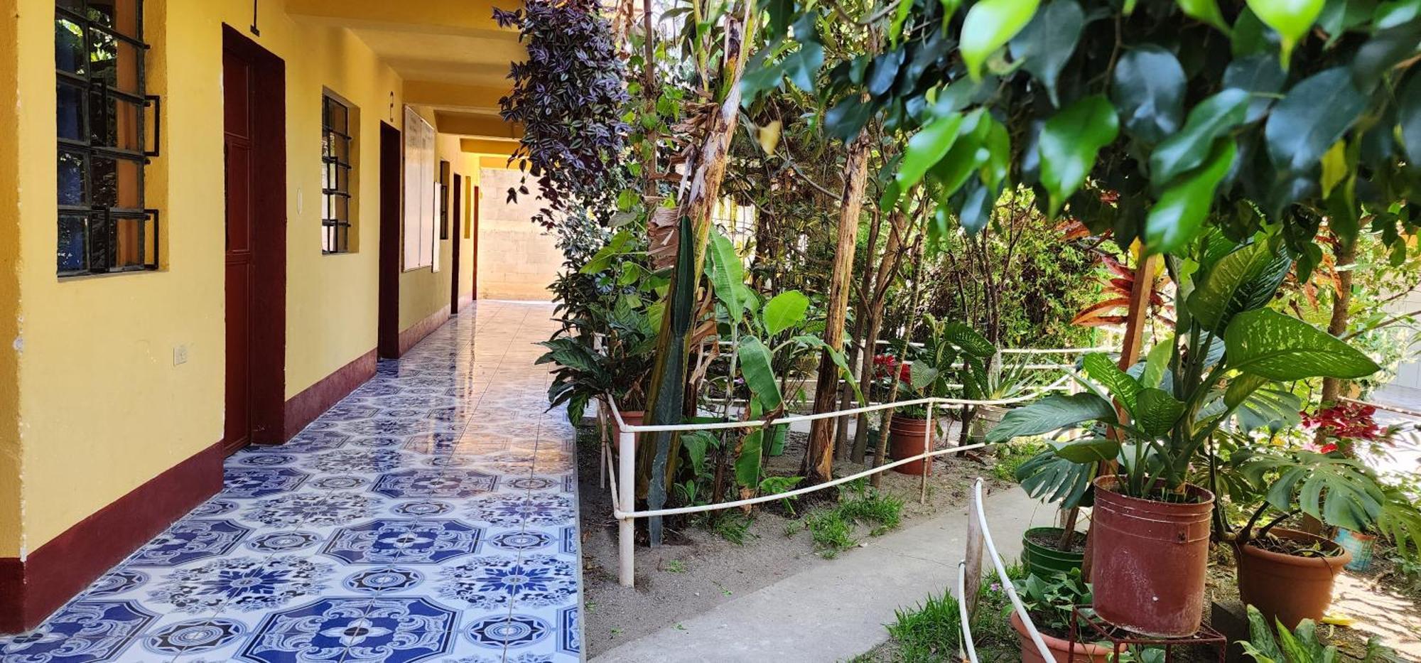 Hospedaje Santo Domingo Panajachel Exterior photo