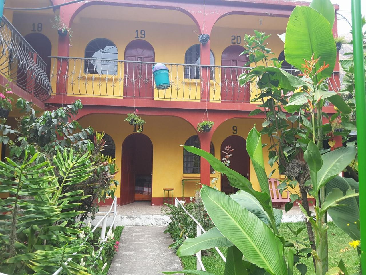 Hospedaje Santo Domingo Panajachel Exterior photo